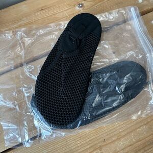 NEW water shoes kids size 4